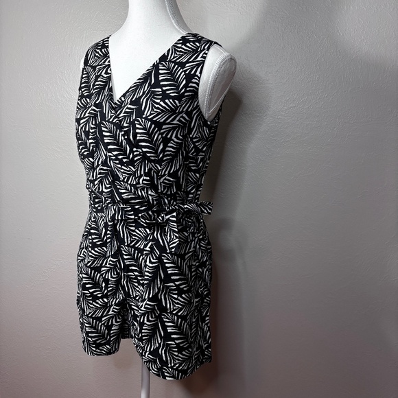 Ann Taylor LOFT Black and White Romper - Picture 4 of 8